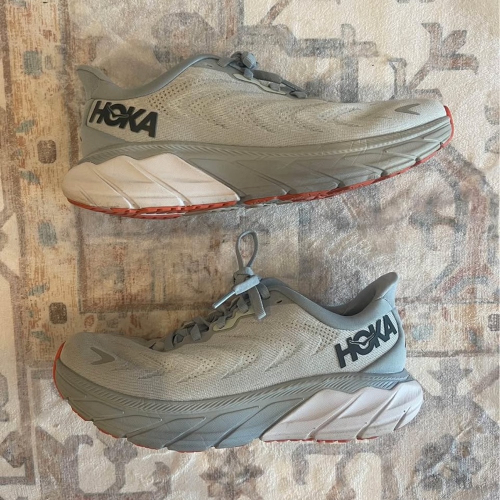 Hoka Light Blue Arahi 6’s